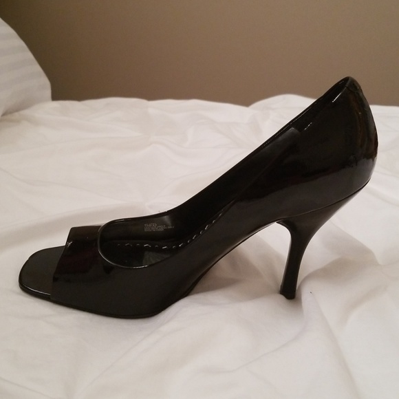 BCBGeneration black peep toe heels size 10 - Picture 4 of 4